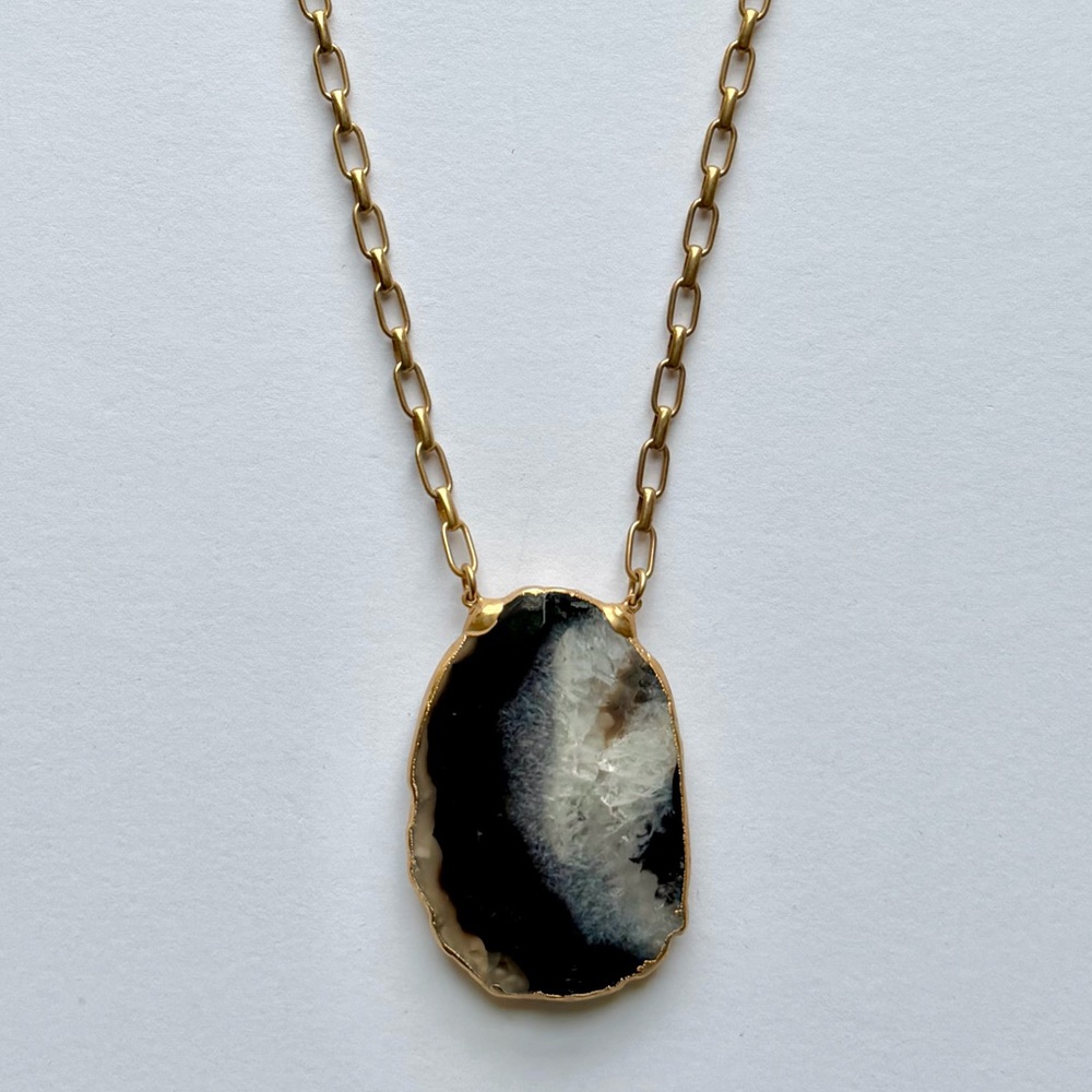 NWOT Black Agate & Gold Pendant Necklace: 32”L